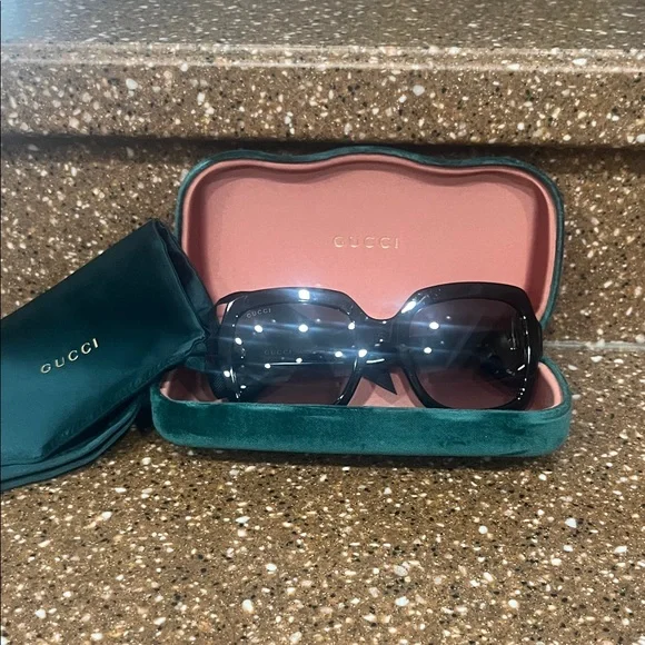 Gucci Black Sunglasses with Dark Lenses - Picture 1 of 5
